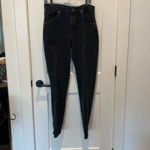 Wrangler Men’s Premium Quality Authentic Jeans.  Black.  32x32. Regular Fit